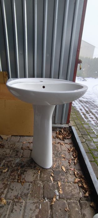 Umywalka ceramiczna z nogą