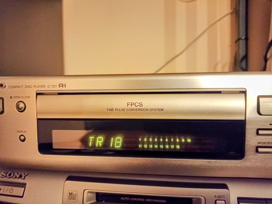 CD програвач Onkyo C-721