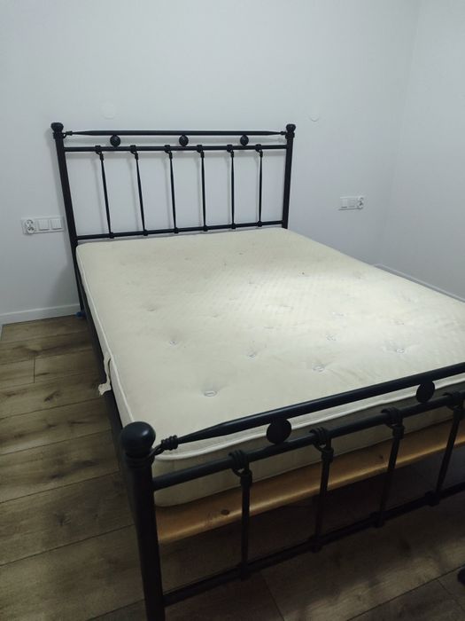 Łóżko z materacem 140x200