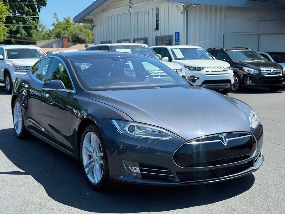 Tesla Model S      2015