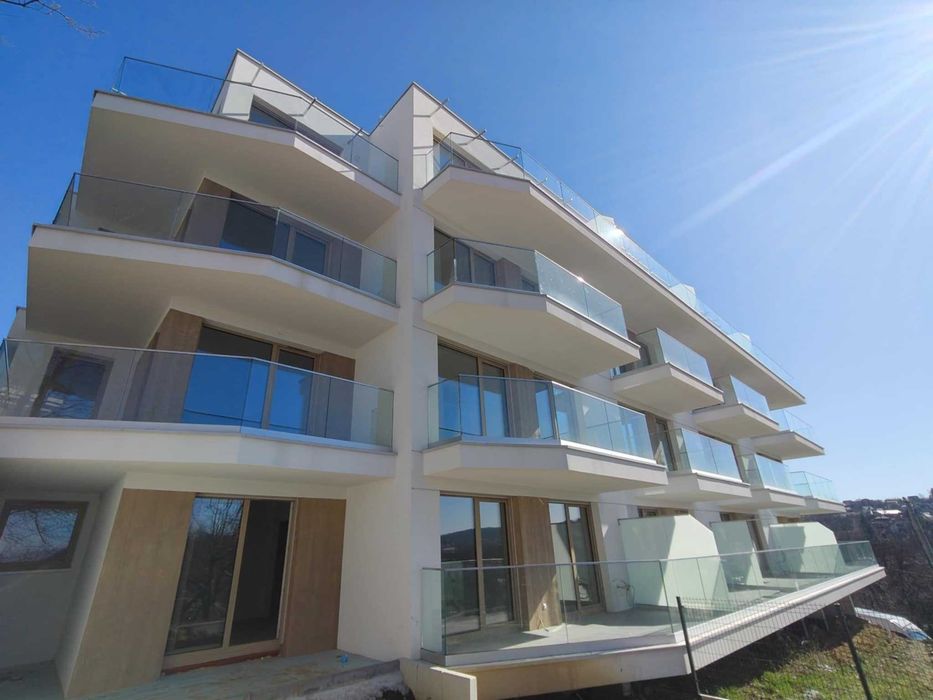 Balustrady czarne nierdzewne szklane poręcze zadaszenia schody