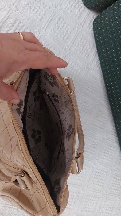 Bolsa usada em bom estado, para desolcupar.