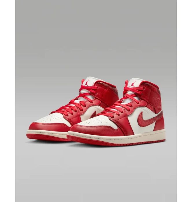 Жіночі кросівки Air Jordan 1 Mid SE HJ9337-106 23.5/24/25/25.5 см