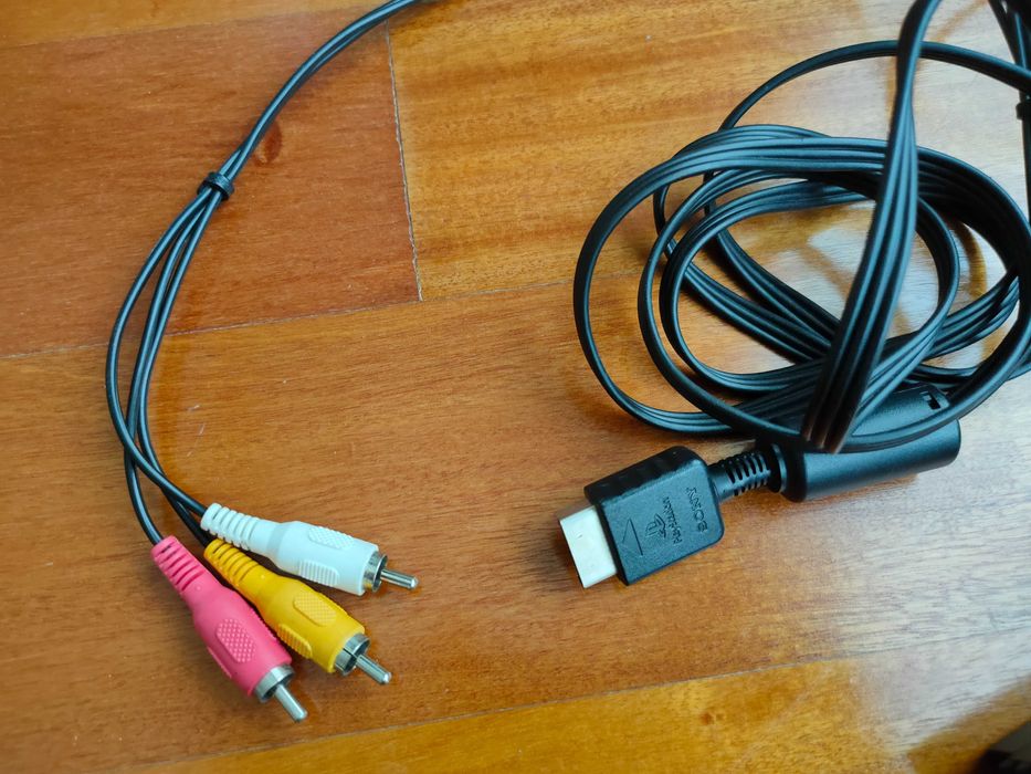 Playstation 2 100% original e funcional com 2 comandos originais