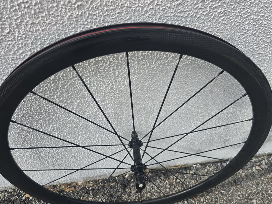 Roda da frente estrada carbono