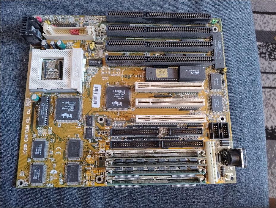 Płyta pod socket 7 (opis)