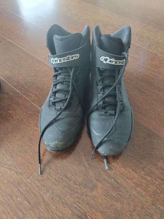 Botas motar de inverno e botas de verão homem e senhora vendo