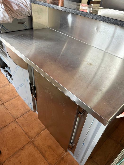 Balcão com vitrina para Café ou restaurante