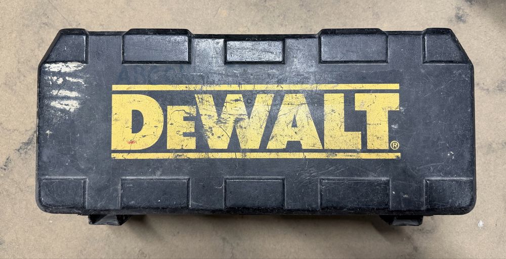 Rebarbadora DeWalt 125mm — com mala