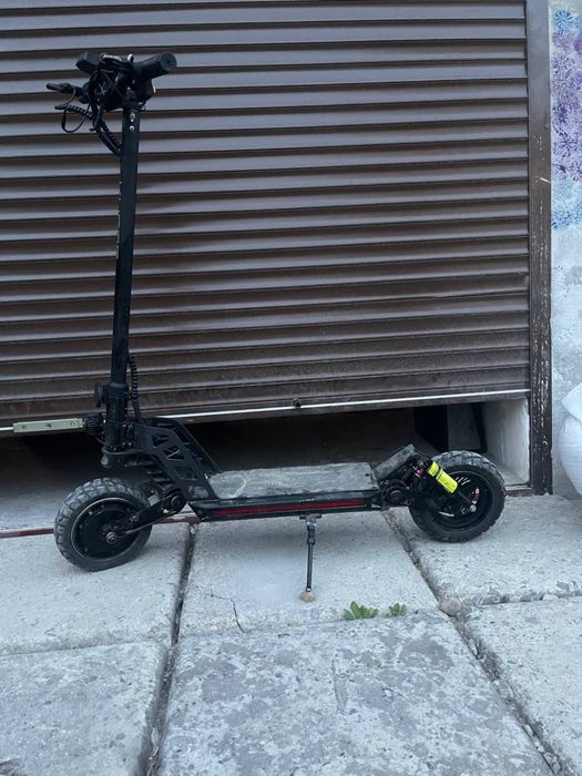 Продам самокат Kugoo g2