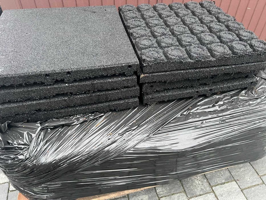 Podłoga Kwadraty 500x500 x 50mm czarne Siłownia Studio Garaż Taras itp