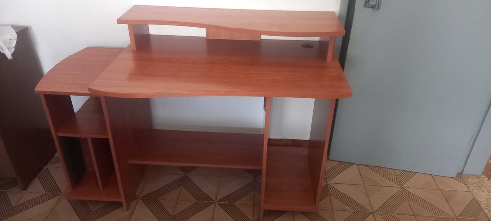 Para venda. Tenho alguns moveis