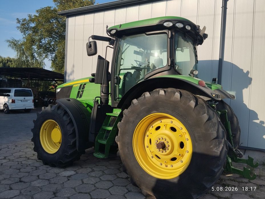 Ciągnik John Deere 7230R