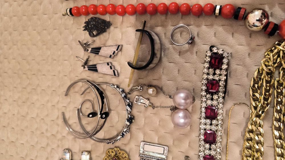 Бижутерия. Бусы, серьги, колье, подвески, браслеты