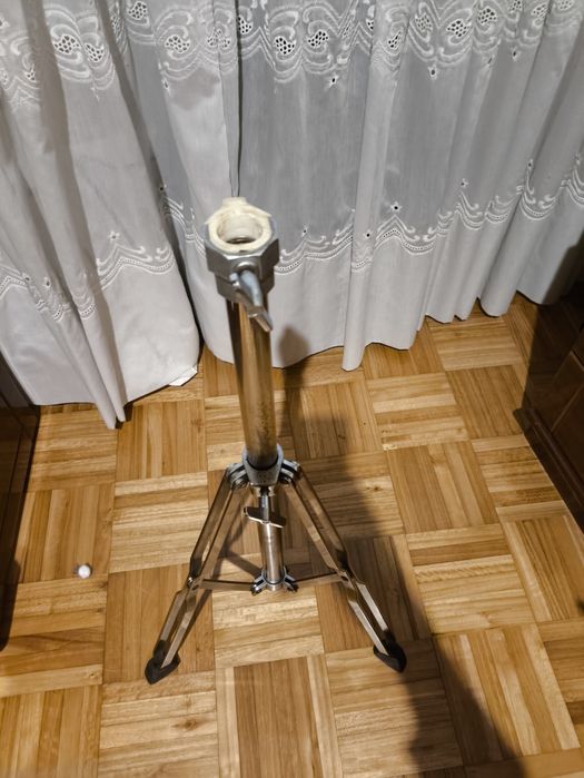 Tripés e outros materiais para bateria ou percussão