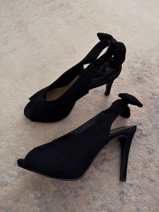 Buty na obcasie szpilki damskie czarne zamszowe DeeZee r. 39