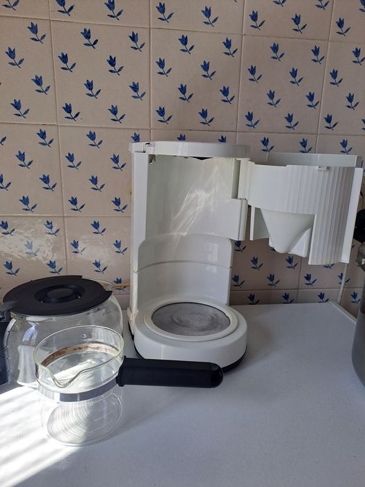 Maquina café  antiga mas a trabalhar  na perfeição