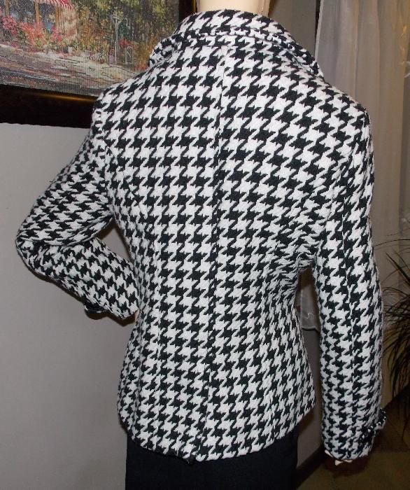 Znakomita Kurtka biało czarna