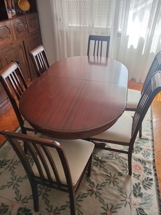 Mesa de jantar e 6 cadeiras