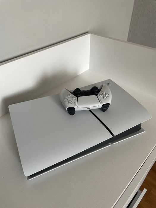 Play Station 5 slim 825gb