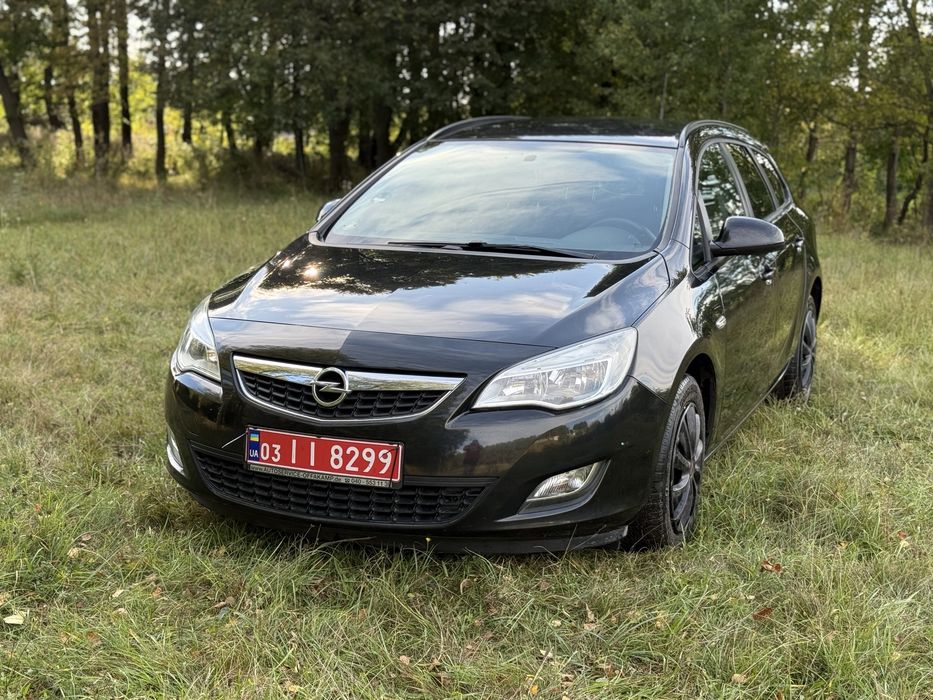 Продам Opel Astra J 2011, Бензин 1.6 Автомат