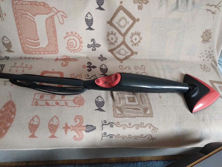 Czarno-czerwony mop parowy Vileda Steam SC-1086