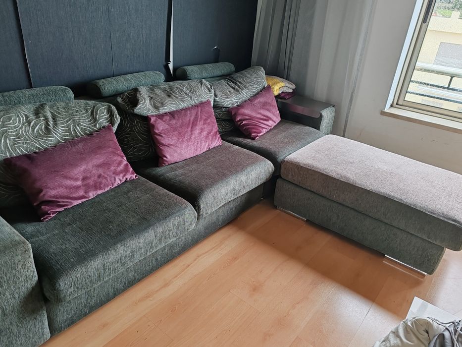 Sofá 3 lugares mais um puof