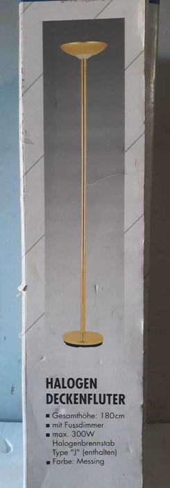 Halogenowa lampa oświetlająca sufit