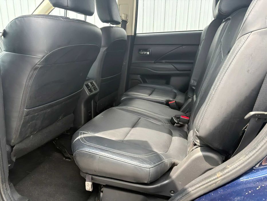 Mitsubishi Outlander      2019