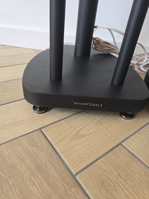 Standy stojaki pod kolumny wharfedale