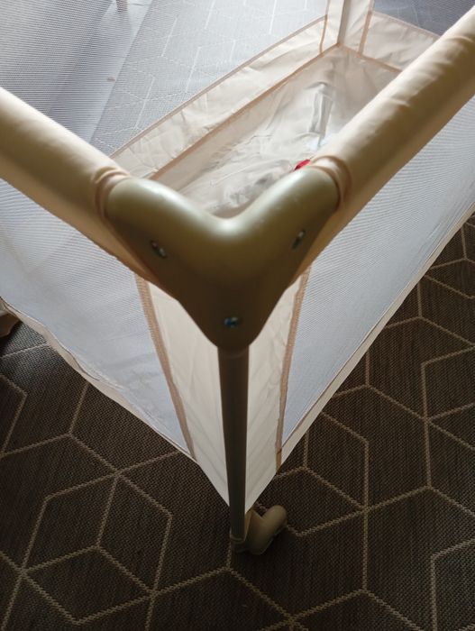 Berço de viagem com rodas