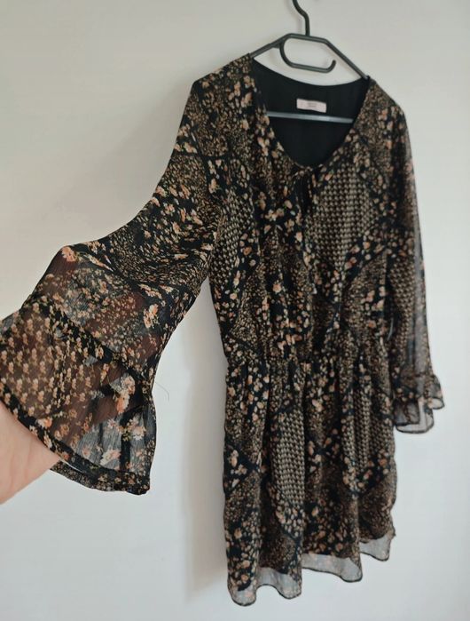 Czarna sukienka w kwiaty, MANGO rozmiar M jesienny look