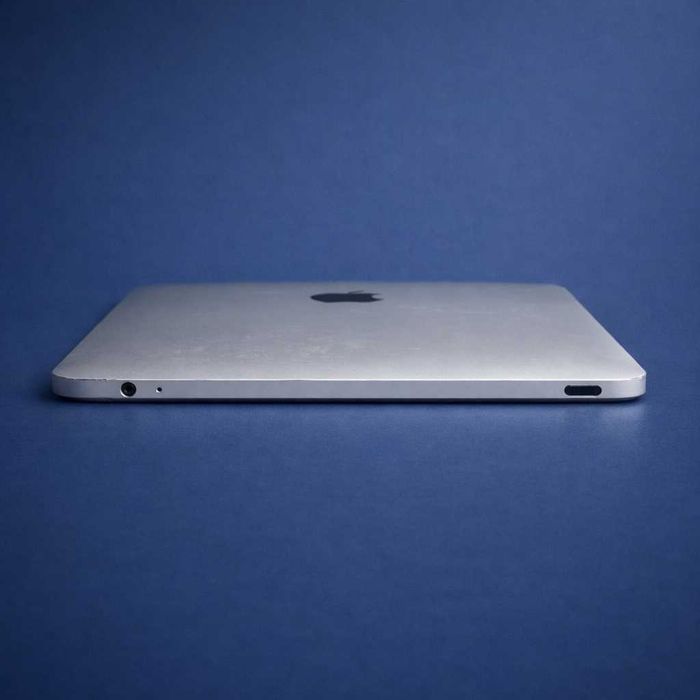 Apple iPad 1. Generacji (1G) | Sprawny | Zestaw: Ładowarka + Etui