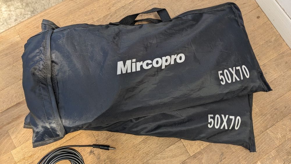 Продам 2 моноблоки Mircopro mq300s і 2 софтбокси спалахи вспишки