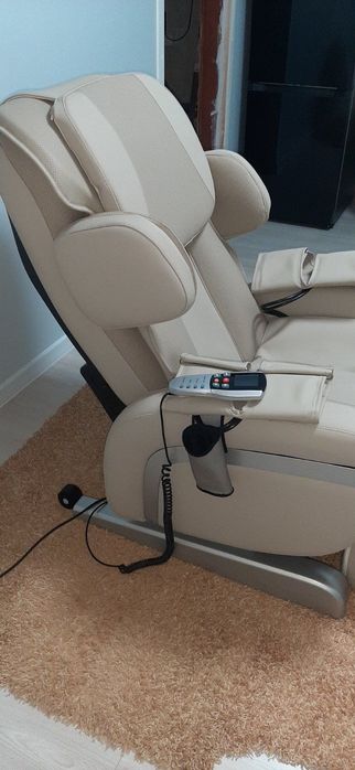 Кресло масажер новий