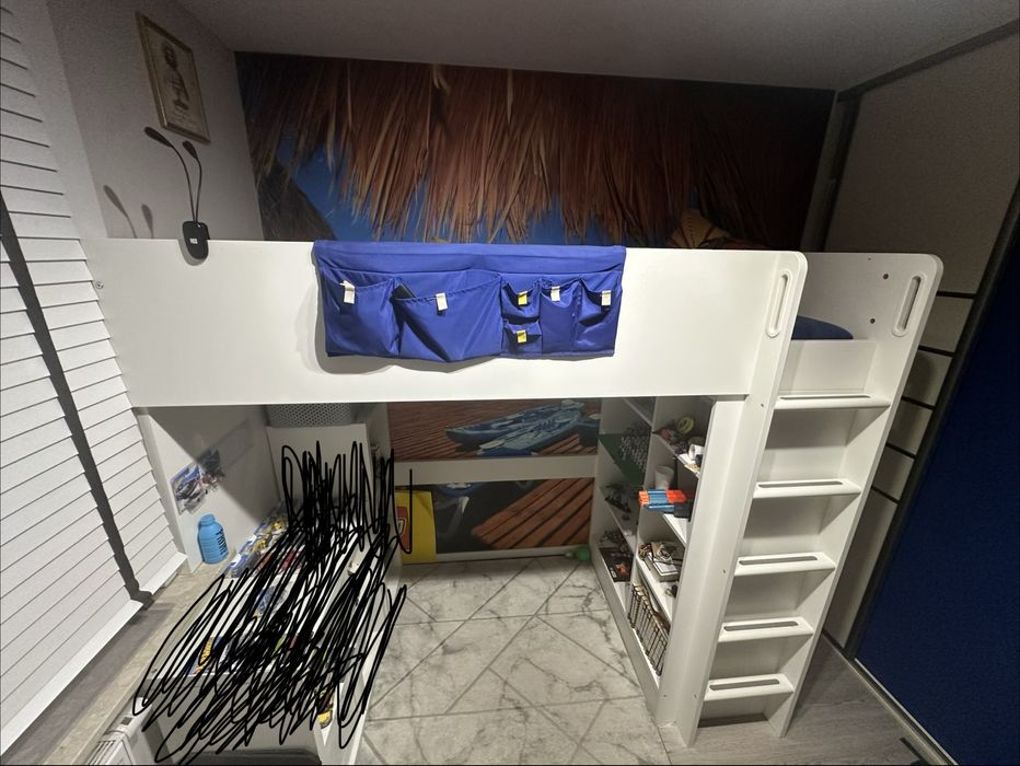 Lóżko na antresoli