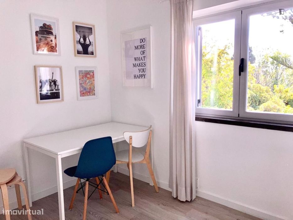 Quarto - localizado em Carcavelos Lisbon