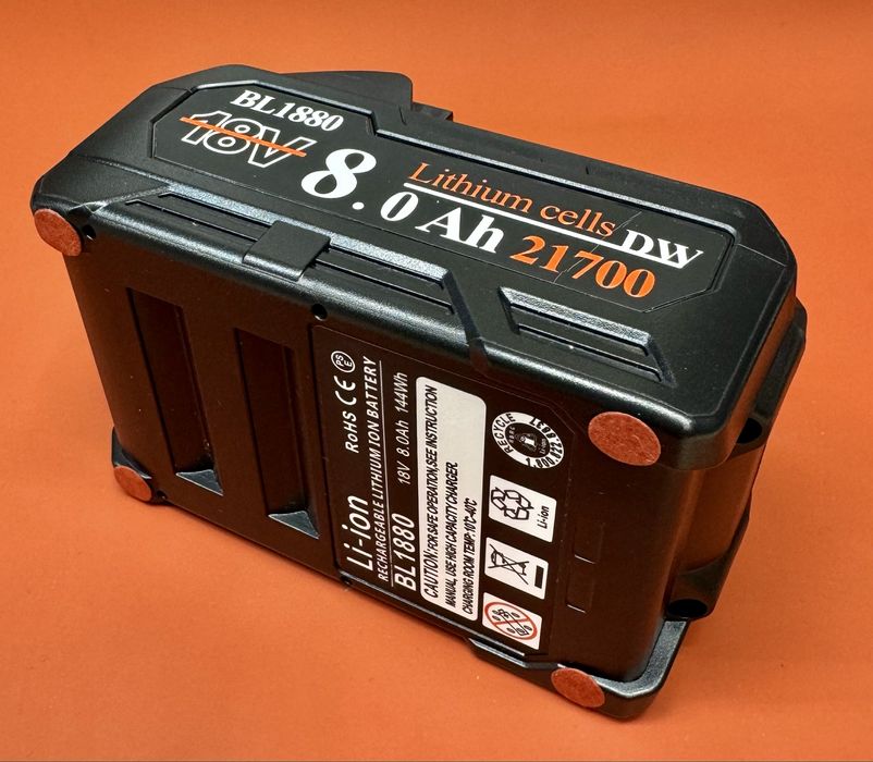 Аккумулятор Makita LXT  18V 8A новый