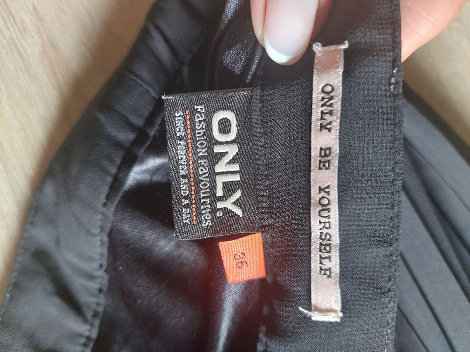 Plisowana spódnica Only