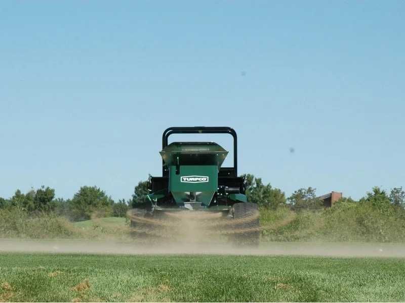 John Deere PIASKARKA Top dresser 1800 RINK Napowietrzanie TURFCO posypywarka TORO Topdresser CHARTERHOUSE piaskowanie SISIS ROZSIEWACZ Redexim
