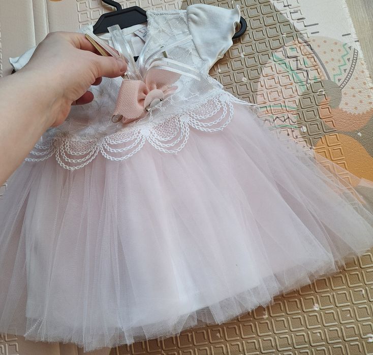 Sukienki dla dziewczynki 68 i 74