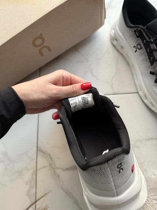 кросівки on cloudtilt