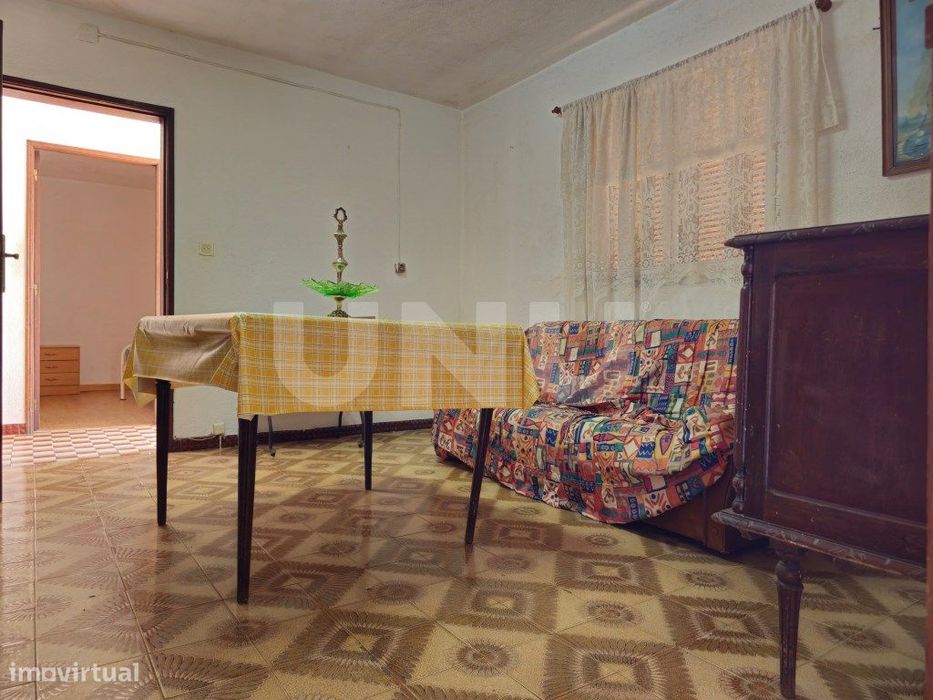 Moradia T3 Térrea com Garagem, Terraço e Logradouro