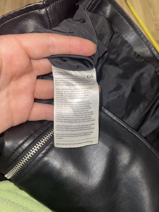 Куртка зі штучної шкіри з вишивкою