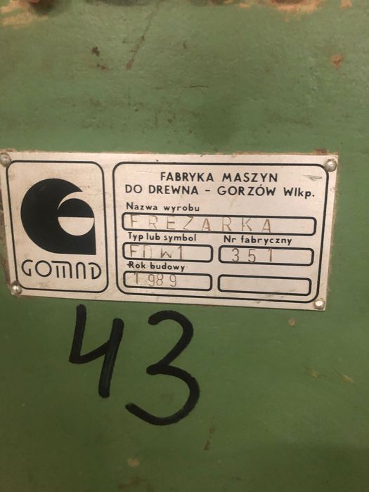 Frezarka dolnowrzecionowa Gomad uchylne wrzeciono