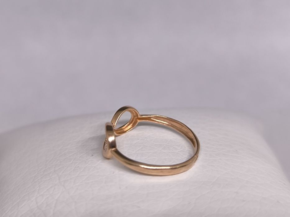 Кольцо золотое Бесконечность. Вес 1.01. Размер 16