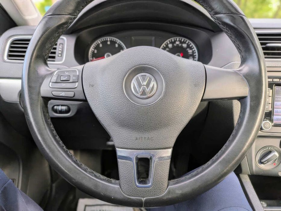 Volkswagen Jetta      2013