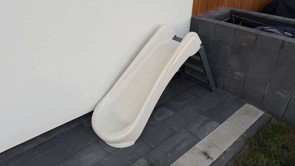 Zjezdzalnia plastikowa dla dziecka 130cm beżowa