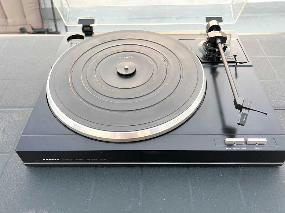 Gira-discos Sanyo TP 266 vintage semi-automático