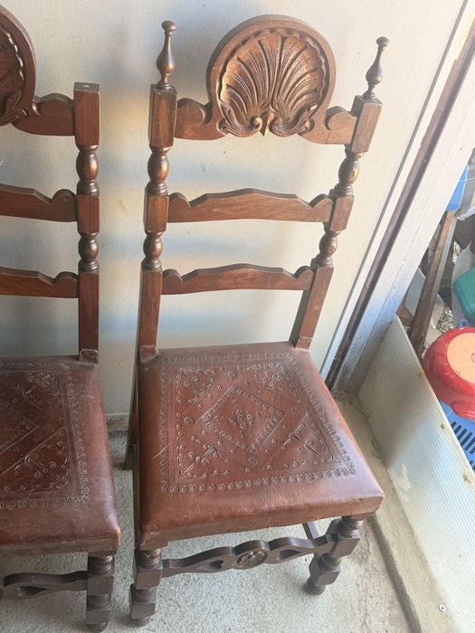 Duas cadeiras antigas para restauro